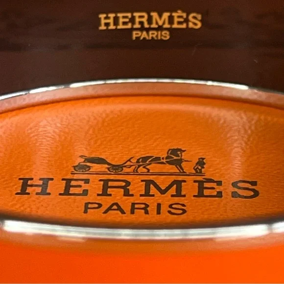 ⚡️SALE⚡️Hermes Orange Enamel Bracelet with Gold-Tone Trim - Picture 5 of 9